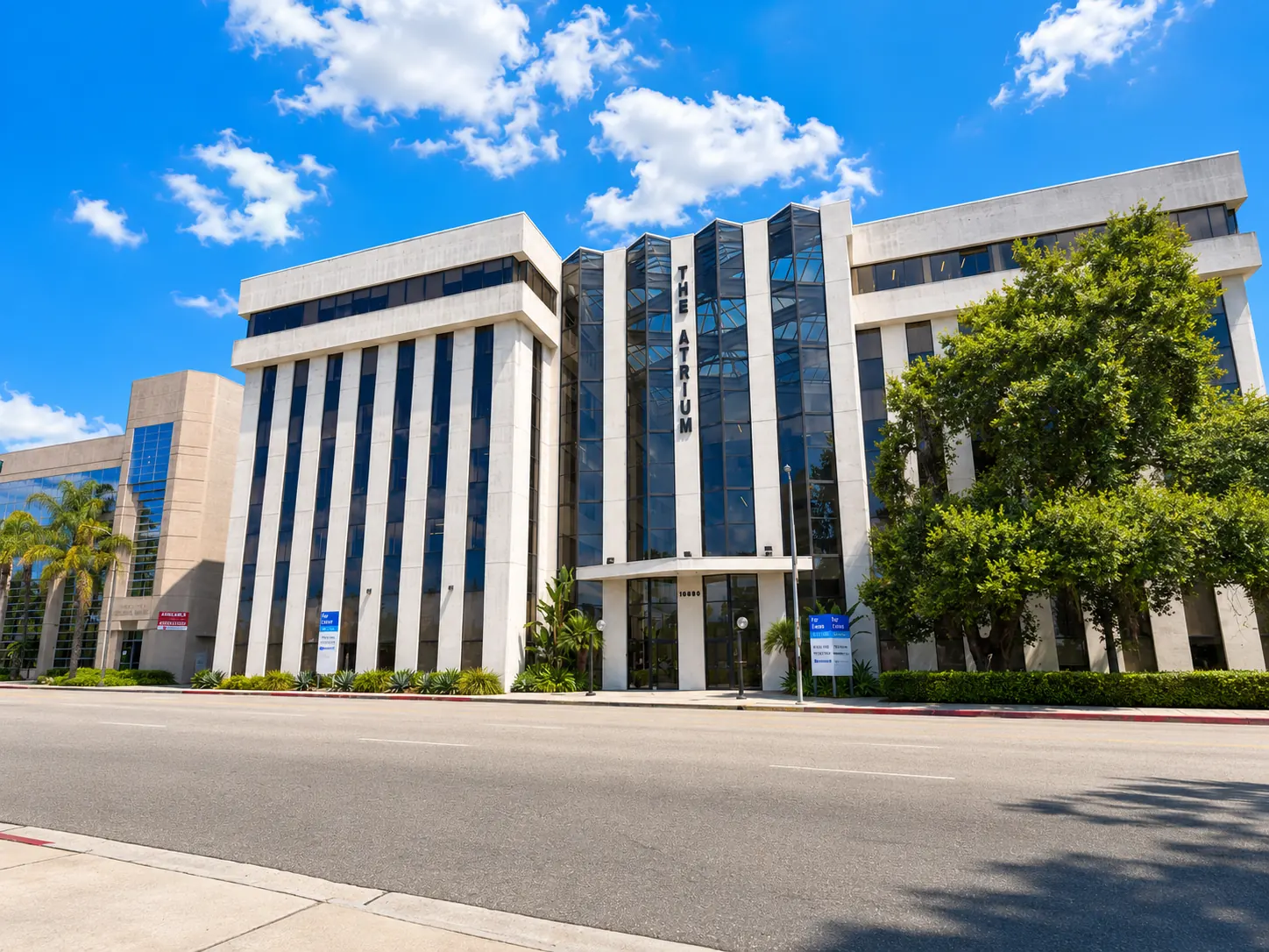 LAOSS Encino orthopedic clinic on Ventura Boulevard — serving Encino, Sherman Oaks, Tarzana, and the San Fernando Valley